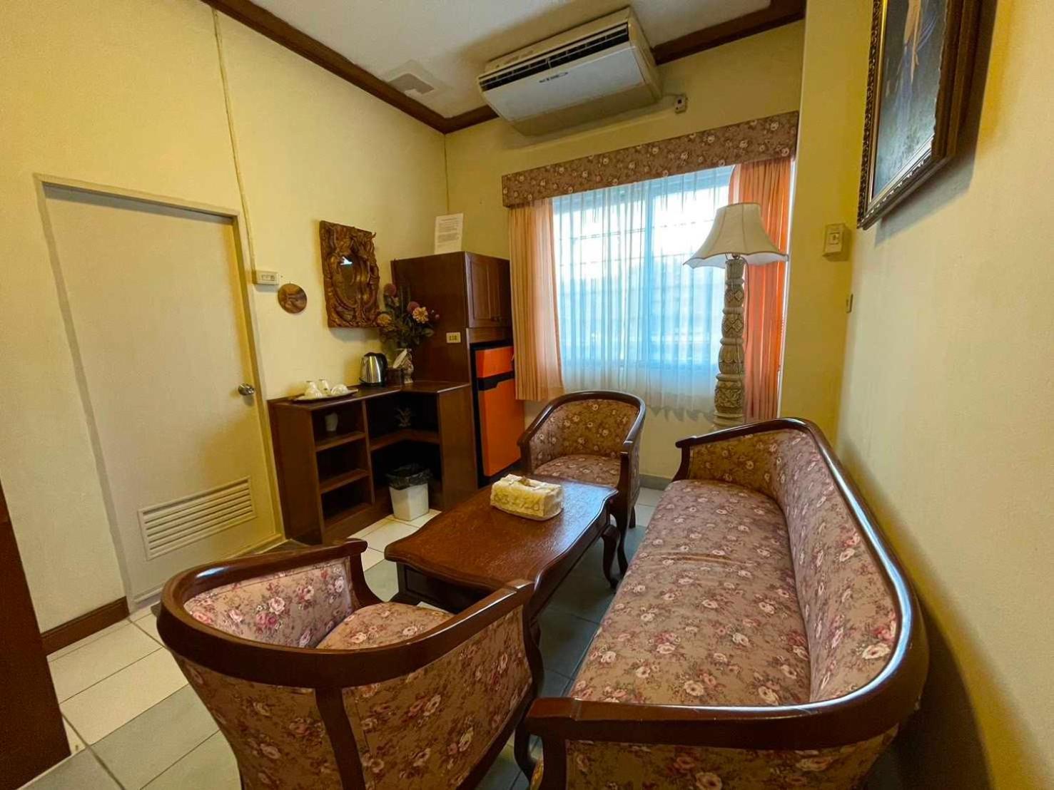Oyo 75486 Anna Residence Jomtien Buitenkant foto
