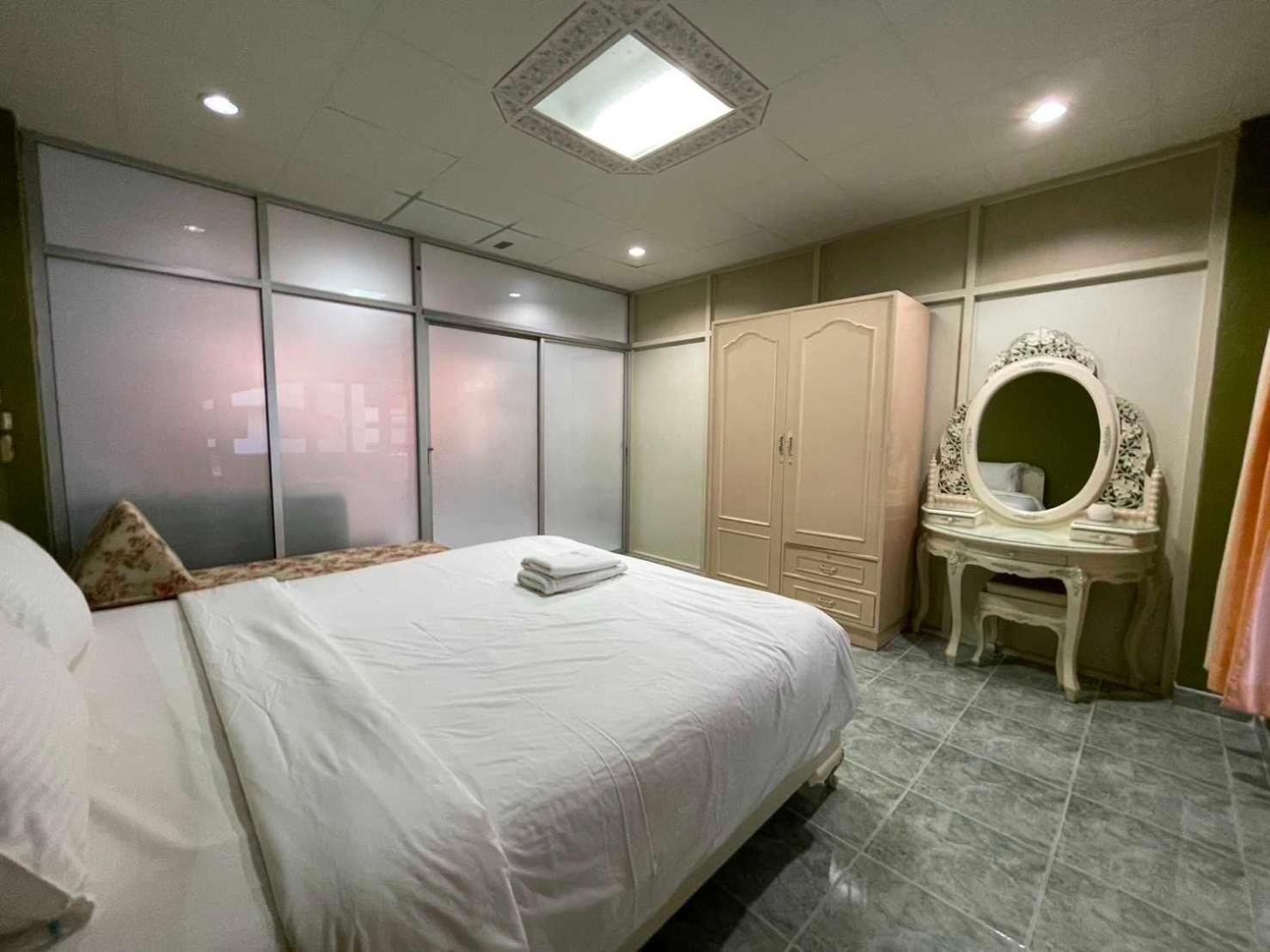 Oyo 75486 Anna Residence Jomtien Buitenkant foto